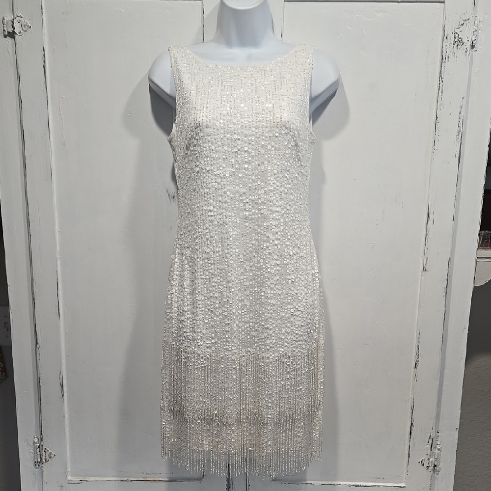 NWT.. ADRIANNA PAPELL Elegant White sequin Sleeveless Dress.   #6748